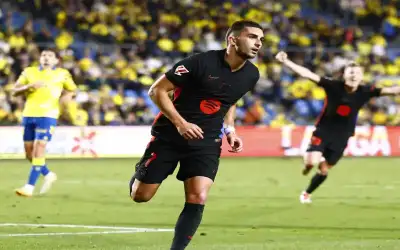برشلونة يستعيد صدارة الدوري بثنائية في