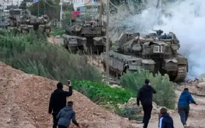 الاحتلال يوسع عملياته بالضفة ويؤجل الإفراج