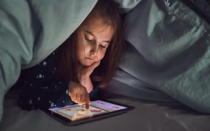 ساعة واحدة يوميا أمام الشاشة تقصر