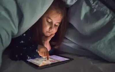 ساعة واحدة يوميا أمام الشاشة تقصر