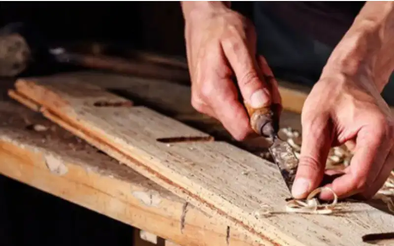 الزرقاء: إعادة أصابع شاب بترت في