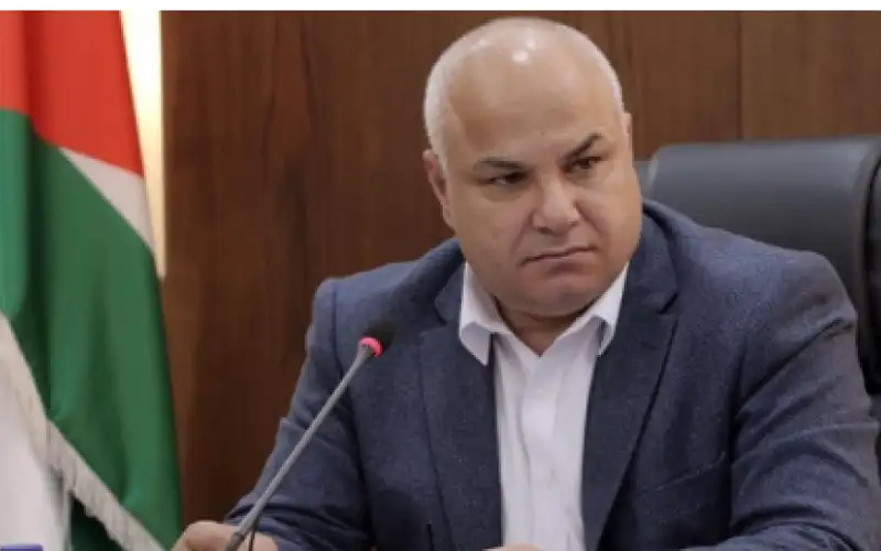 وزير العمل : 42 مستشارا في