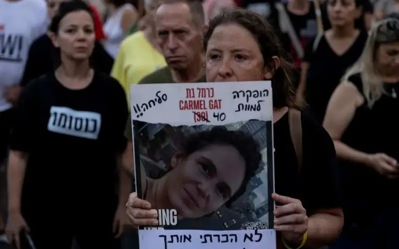 عائلات الأسرى الإسرائيليين تطالب بالانتقال للمرحلة