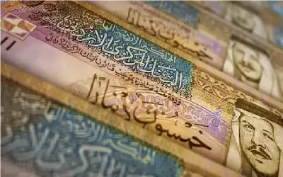 الحكومة تخفض قيمة الودائع البنكية للأجانب