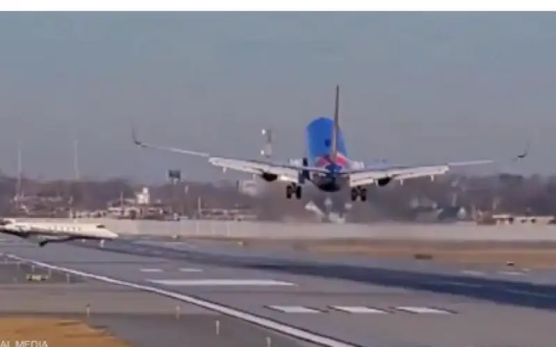 طيار يفلت من حادث خطير في