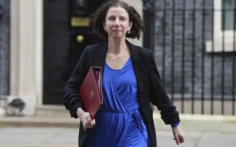 استقالة وزيرة بريطانية احتجاجا على خفض