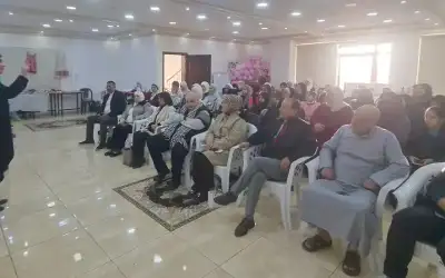 عقل الصمادي يفتتح بازار جميعة السمو