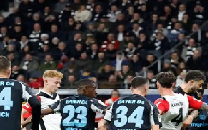 برباعية.. باير ليفركوزن يسحق إينتراخت