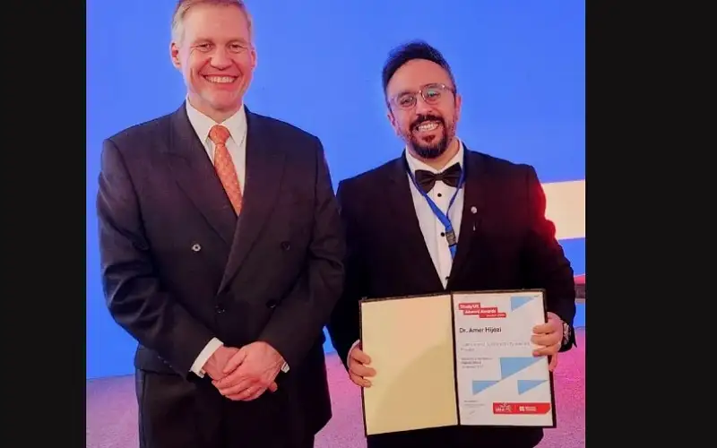 د. حجازي من عمان الاهلية يكرم