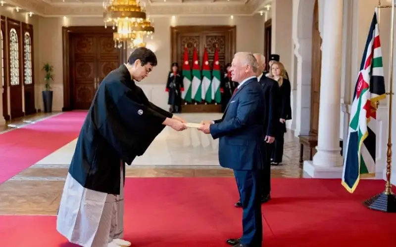 الملك يتقبل أوراق اعتماد عدد من