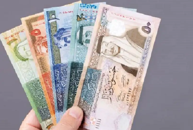 محاسبة تختلس مليونا.. ومدير 100 ألف