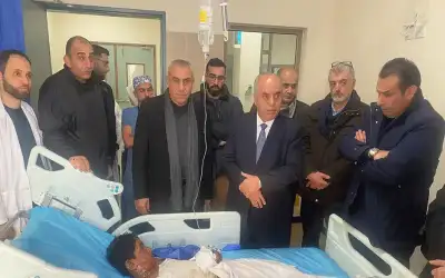 وزير التربية والامين العام يعودان الطالب