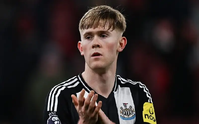 مدافع نيوكاسل يغيب حتى نهاية الموسم