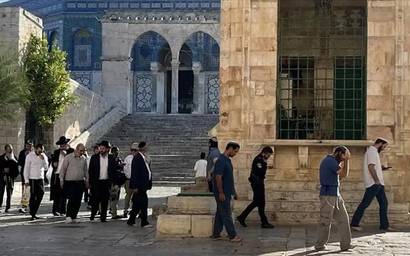 تواصل اقتحام المستوطنين للمسجد الأقصى في