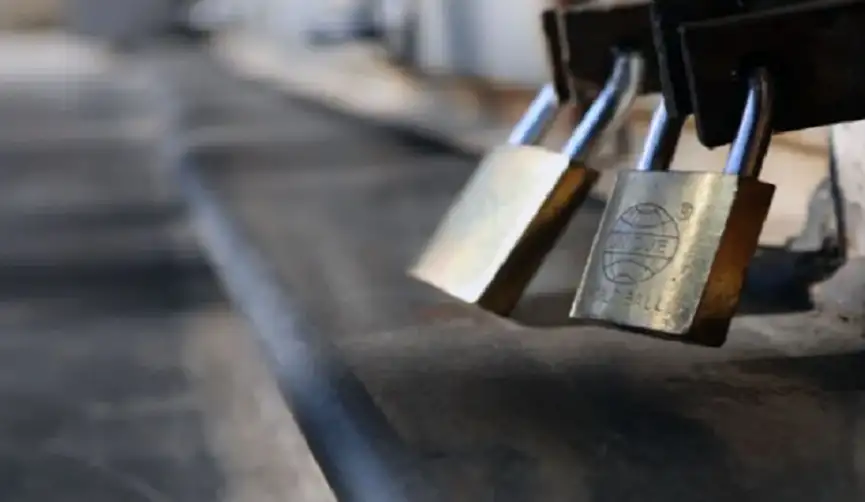 إربد .. إيقاف 3 منشآت لضبط
