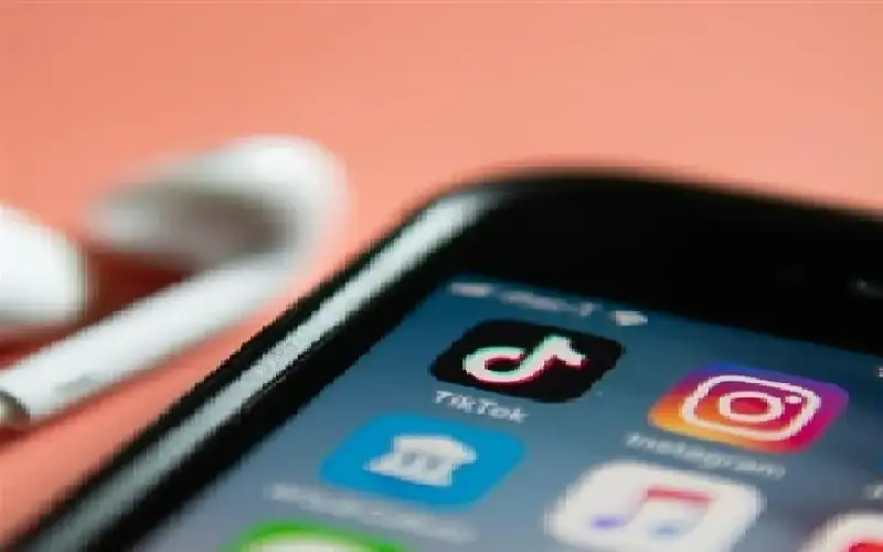 أحد مؤسسي ريديت يسعى إلى الاستحواذ