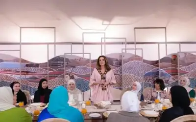 الملكة: لقاء طيب مع سيدات من