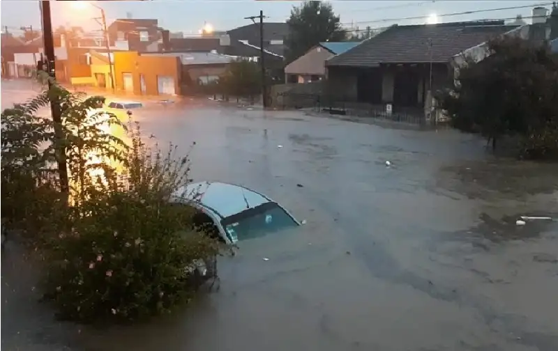 10 قتلى في فيضانات الأرجنتين