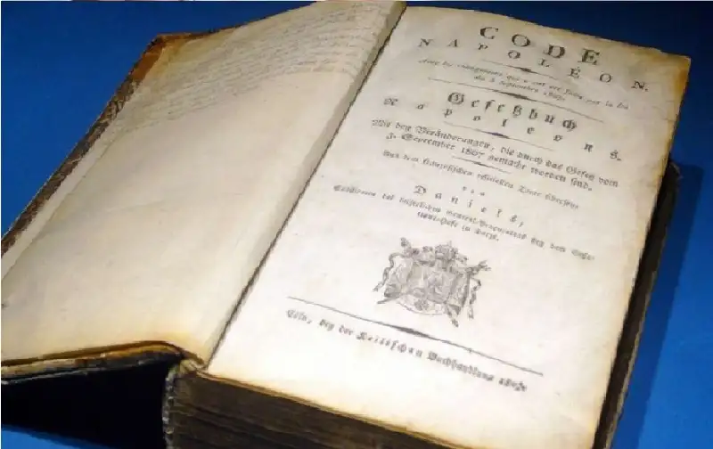 بيع نسخة من القانون المدني لنابليون