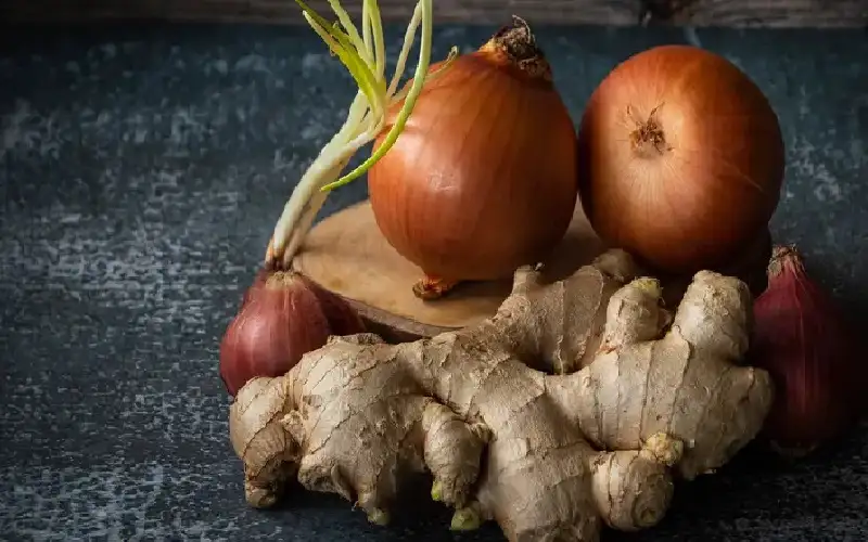 منها الزنجبيل والبصل.. عناصر غذائية مفيدة