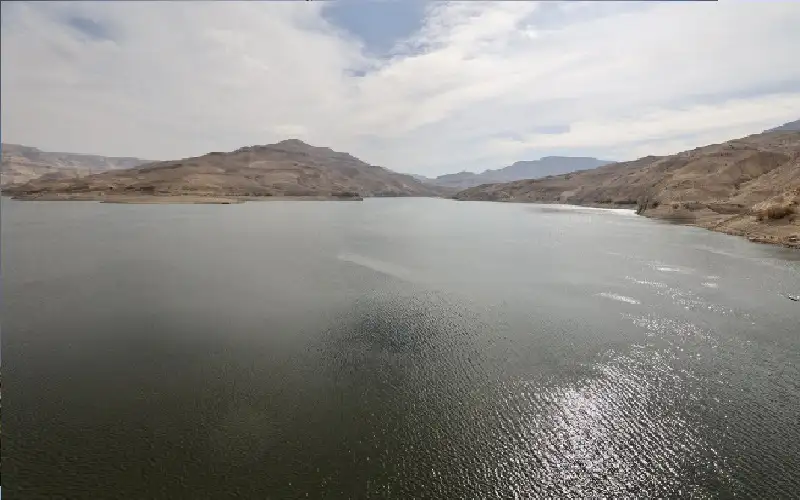 %33 نسبة التخزين الكلي في السدود