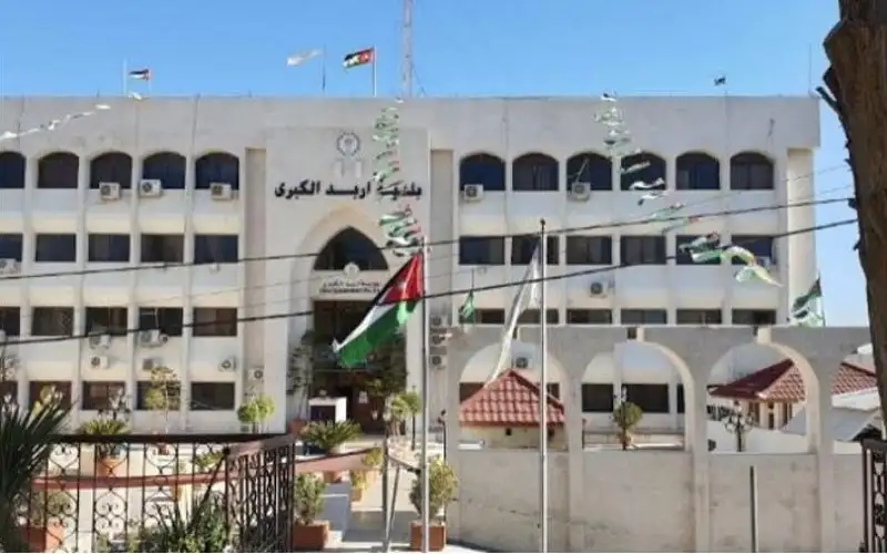 بلدية إربد تنذر 371 منشأة وتخالف