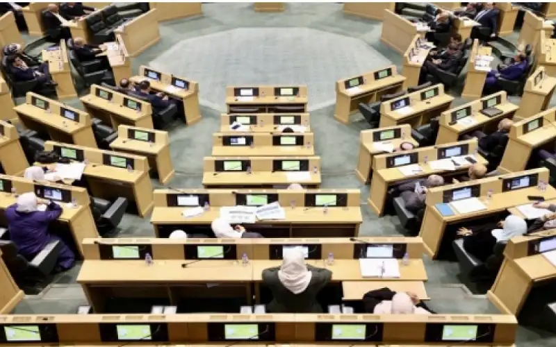 العمل النيابية: بعض مواد مشروع قانون