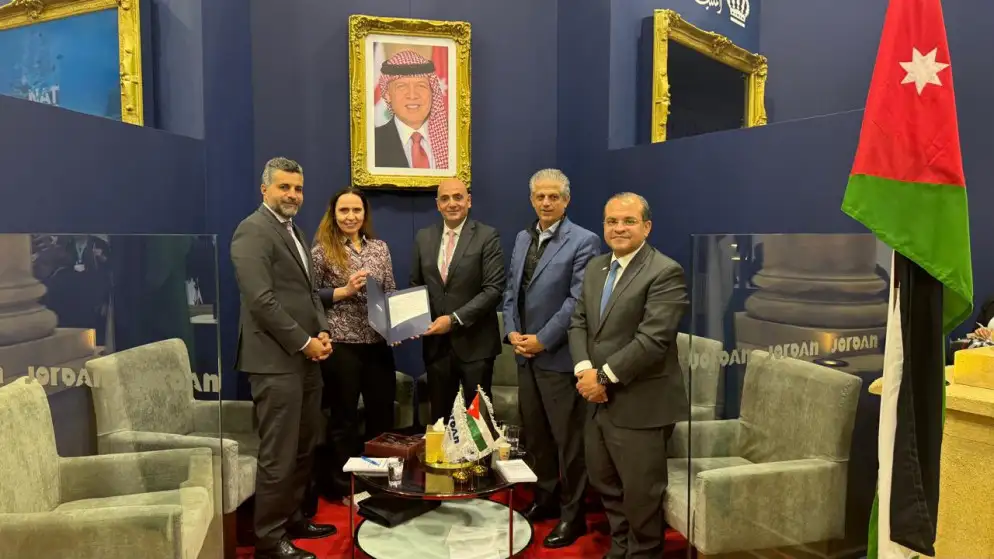 توقيع اتفاقيات طيران عارض مع دول