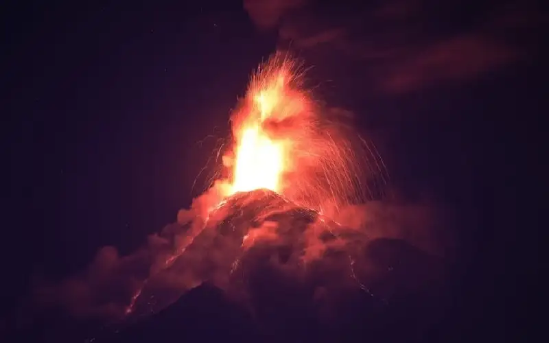 ثوران بركان النار في غواتيمالا واحتمال