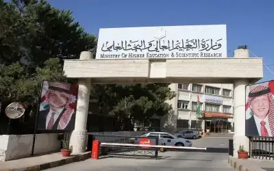 تعميم باحتساب العطل الرسمية من الإجازة