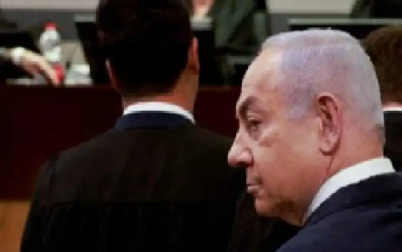 يحاكم بتهم فساد.. نتنياهو يصرخ والقاضي