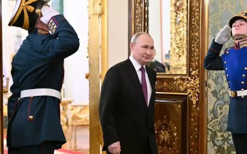 بوتين: نوافق على اقتراح وقف القتال