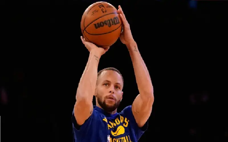 ستيفن كاري يدخل التاريخ برميته الثلاثية