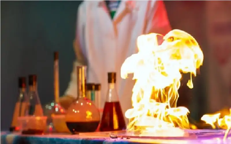 انفجار تجربة علمية في مدرسة تركية..