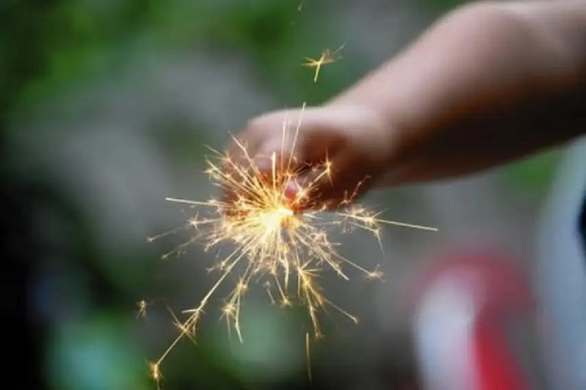 مفرقعات رمضان .. تحرق عقارا وتتسبب