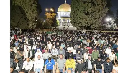 90 ألفا يؤدون صلاتي العشاء والتراويح