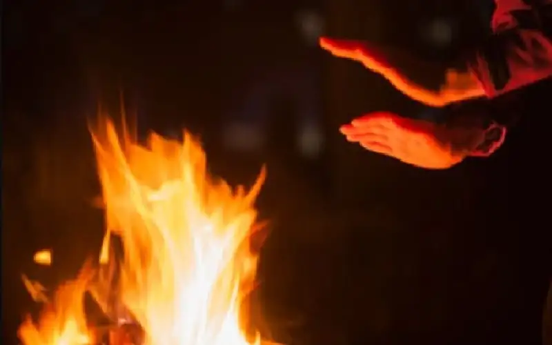 مأساة طفلة تركية.. أرادت الدفء فاحترقت