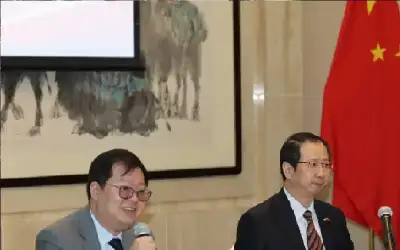 السفير الصيني يعقد مؤتمرا صحافيا للحديث