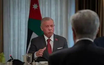 الملك يستقبل عضو مجلس الشيوخ الأمريكي