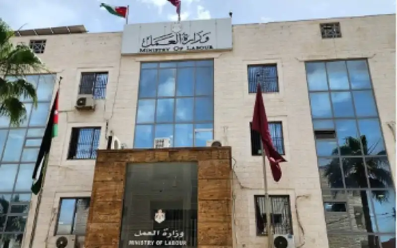 العمل: أبناء الأردنيات معفيون من تصاريح