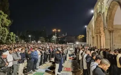 70 ألفا يؤدون صلاتي العشاء والتراويح
