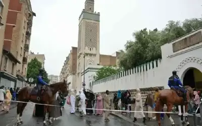 هكذا وجد مسجد باريس الكبير نفسه