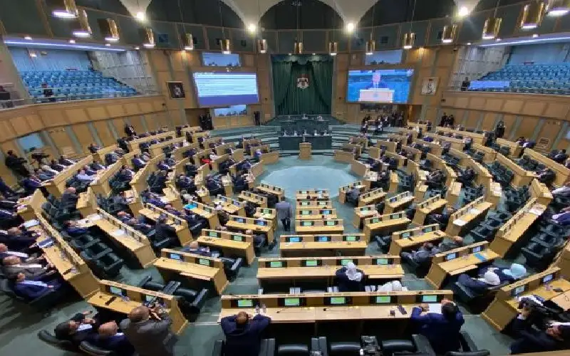 24 نائبا يطالبون بتأجيل أقساط القروض