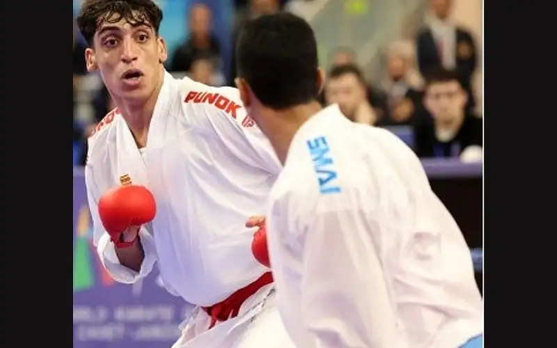 طالب عمان الأهلية الجعفري يفوز بفضية