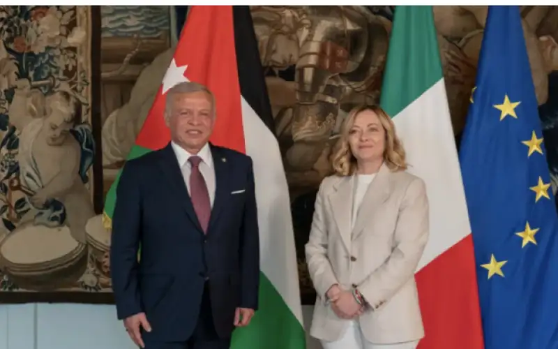 الملك: منح الفلسطينيين كامل حقوقهم هو