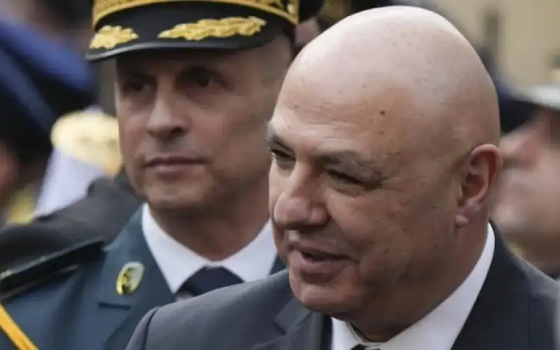 الرئيس اللبناني يوجه الجيش بالرد على