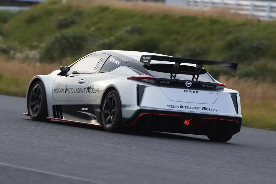 38 متسابقا يشاركون في سباق الجميخانا