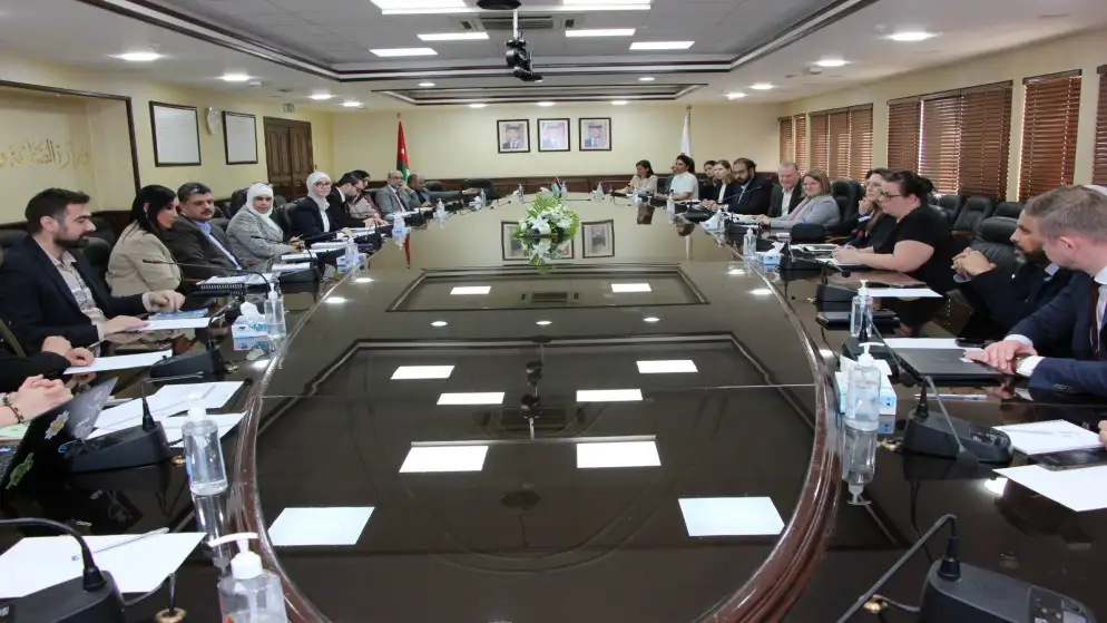 الصناعة والتجارة تؤكد ضرورة تعزيز الشراكة