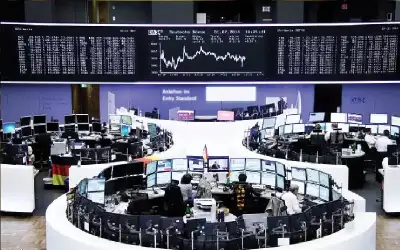 أسهم أوروبا تهبط وسط ترقب لقرار