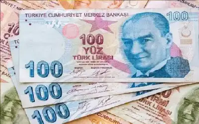 الليرة التركية تتراجع أكثر من 10%